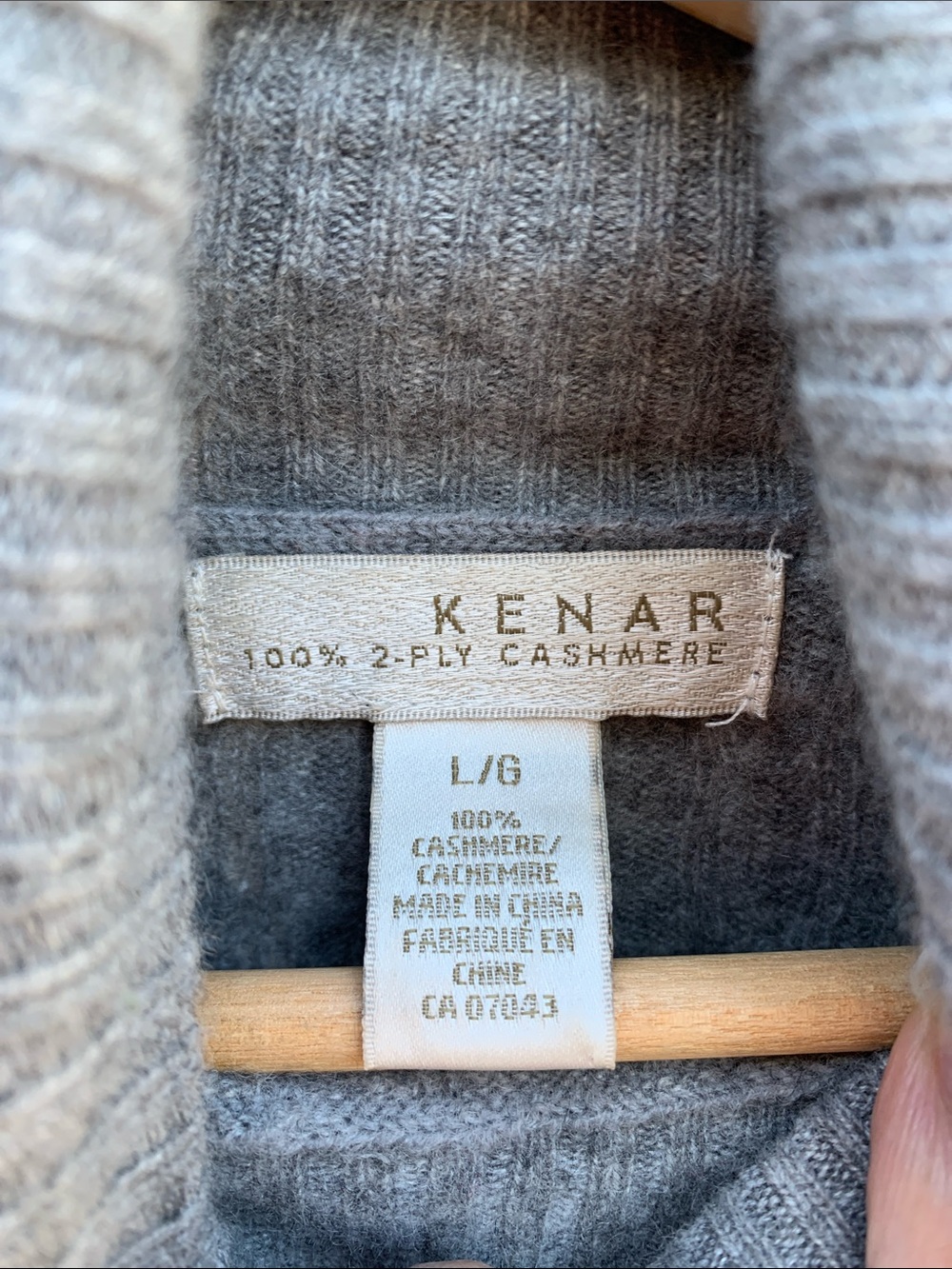 Vintage KENAR 100% 2-Ply Cashmere Cable Knit Turtleneck Sweater L - Picture 2 of 5
